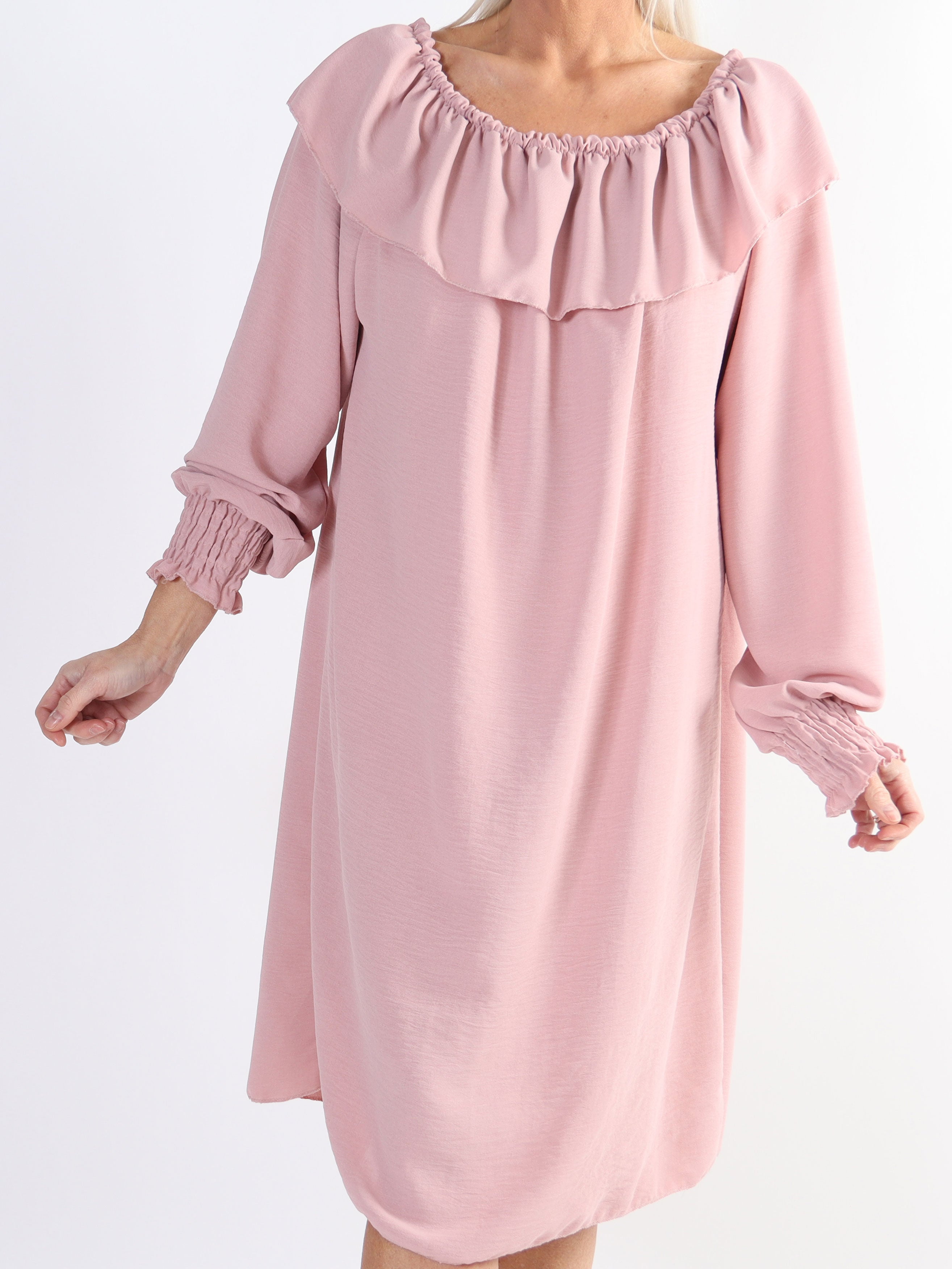 Elpida - Plus size-klänning med volangkant och smockärmar